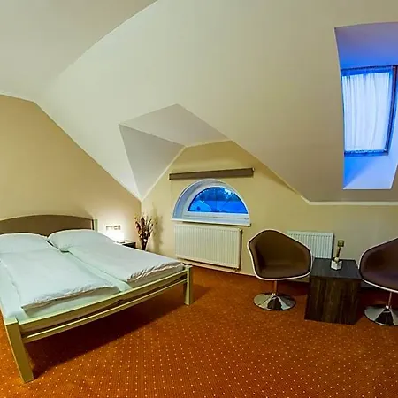 Hotel Luznice 3*
