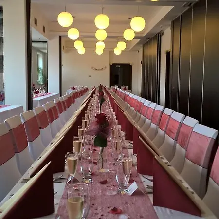 Luznice מלון Planá nad Lužnicí